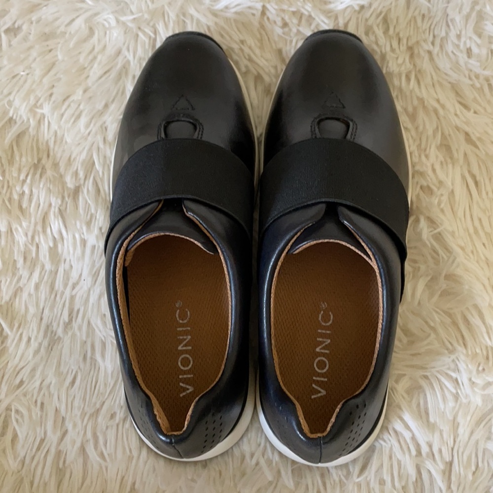 Vionic Black Sneakers - Picture 4 of 6